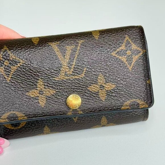 Louis Vuitton Monogram Canvas Keychain with Classic Gold Hardware - Picture 6 of 8